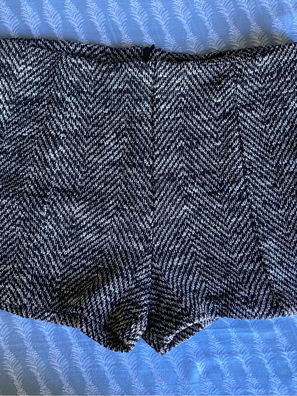 Forever 21 Black & White Knit Zip-up Hot Shorts size L